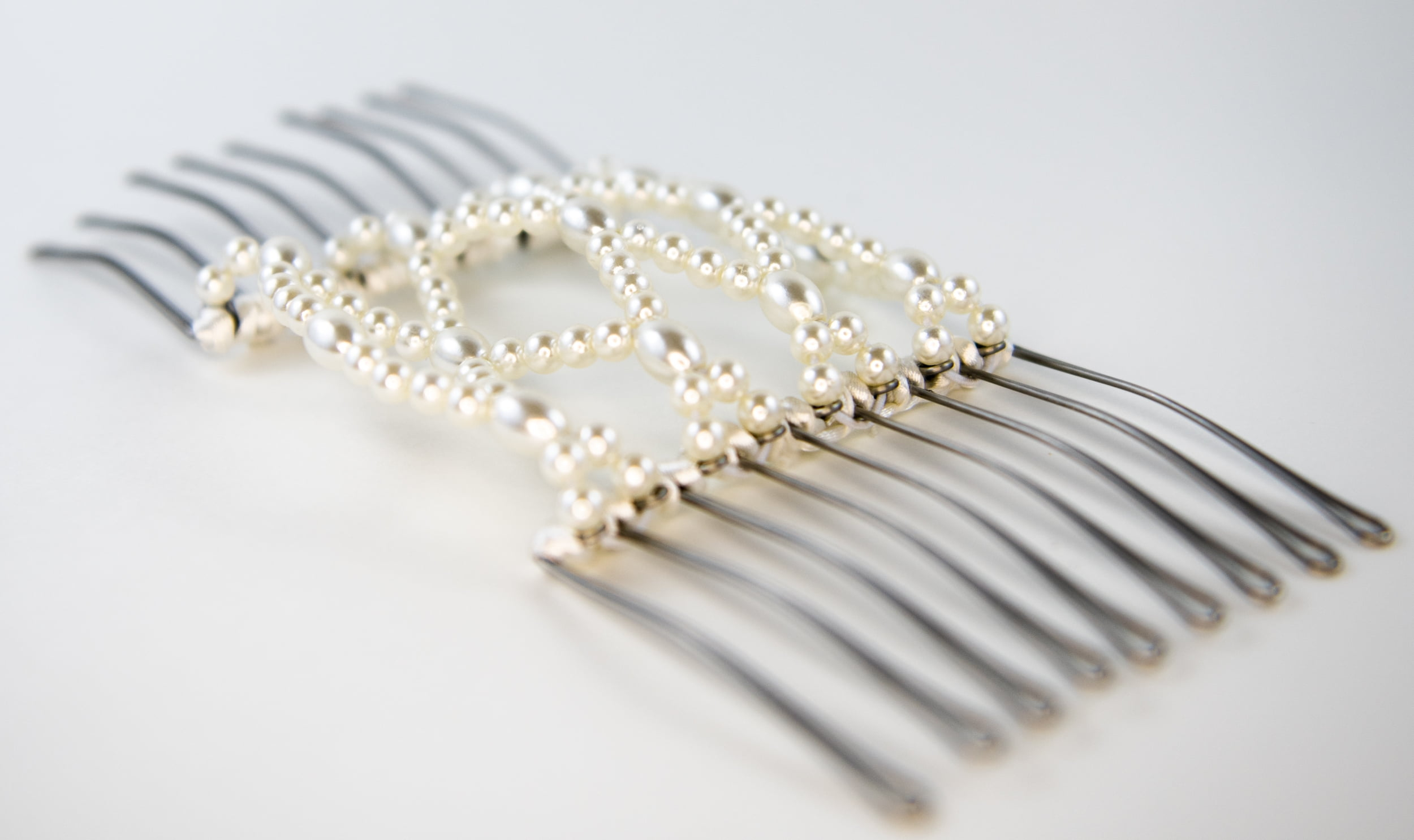 Zumma 3.5 inch Non-Damaging Stretch Comb for Women, White Pearl