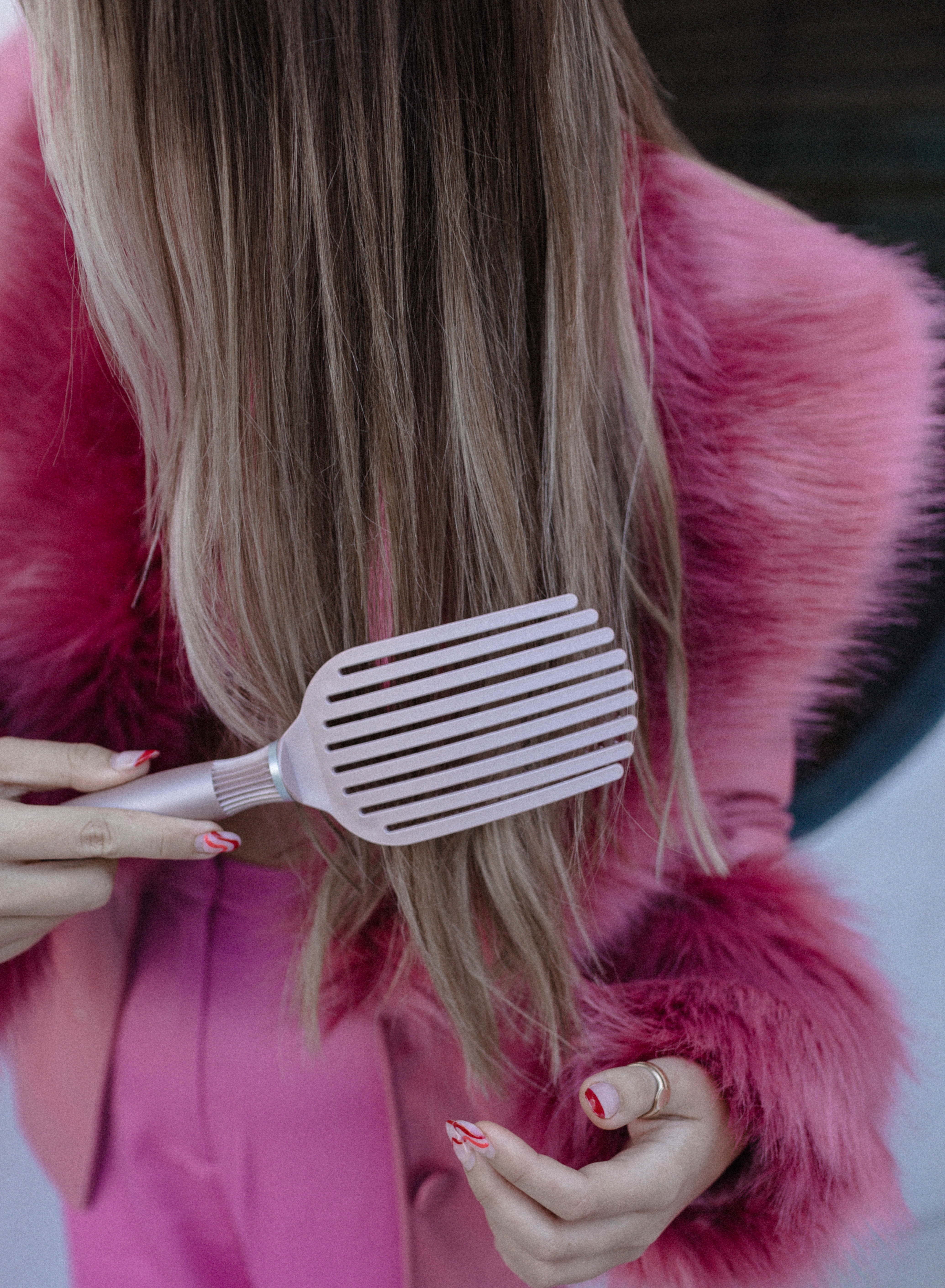 KareCo Tangle Buster Detangler- Pink